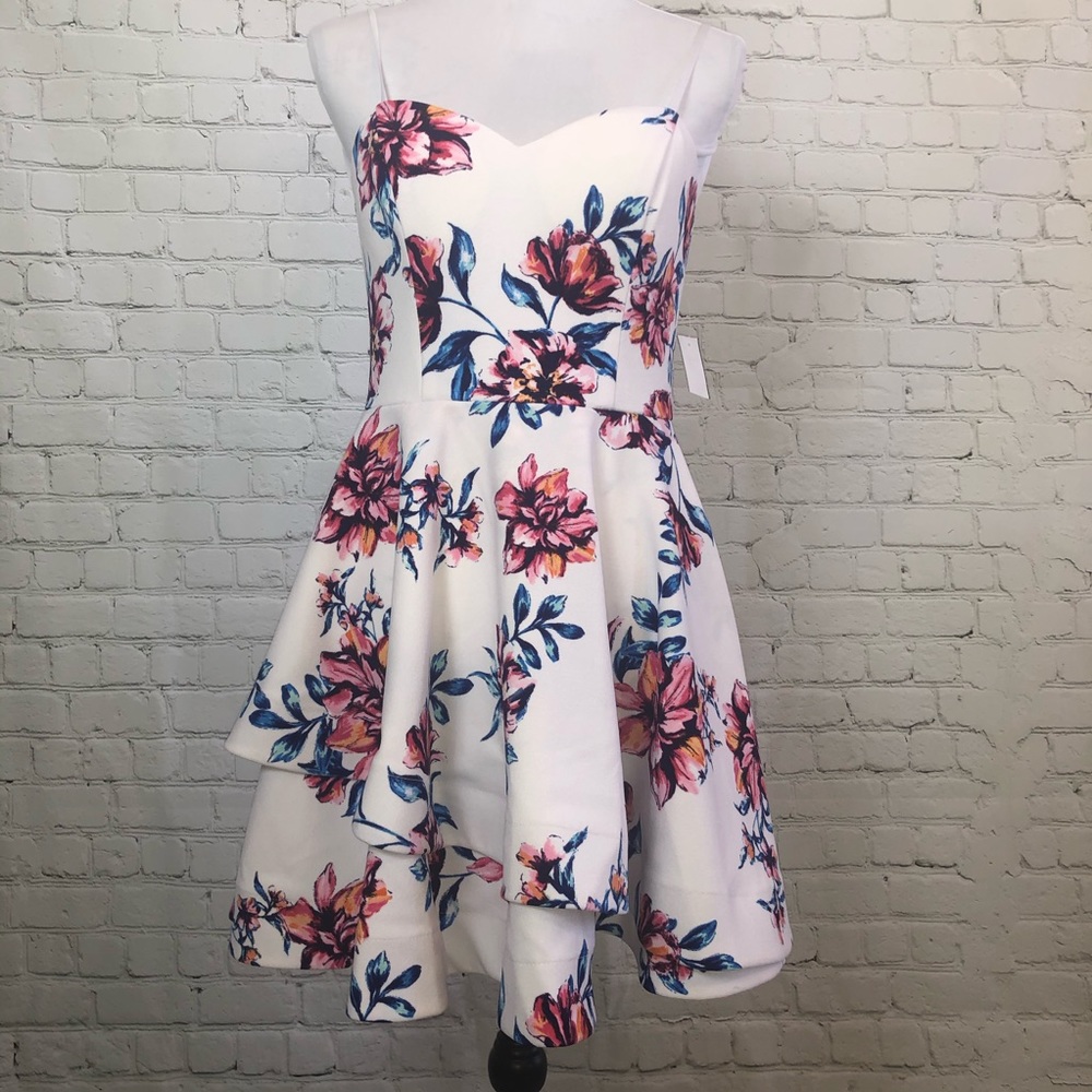 Floral Patterned Strapless Dress